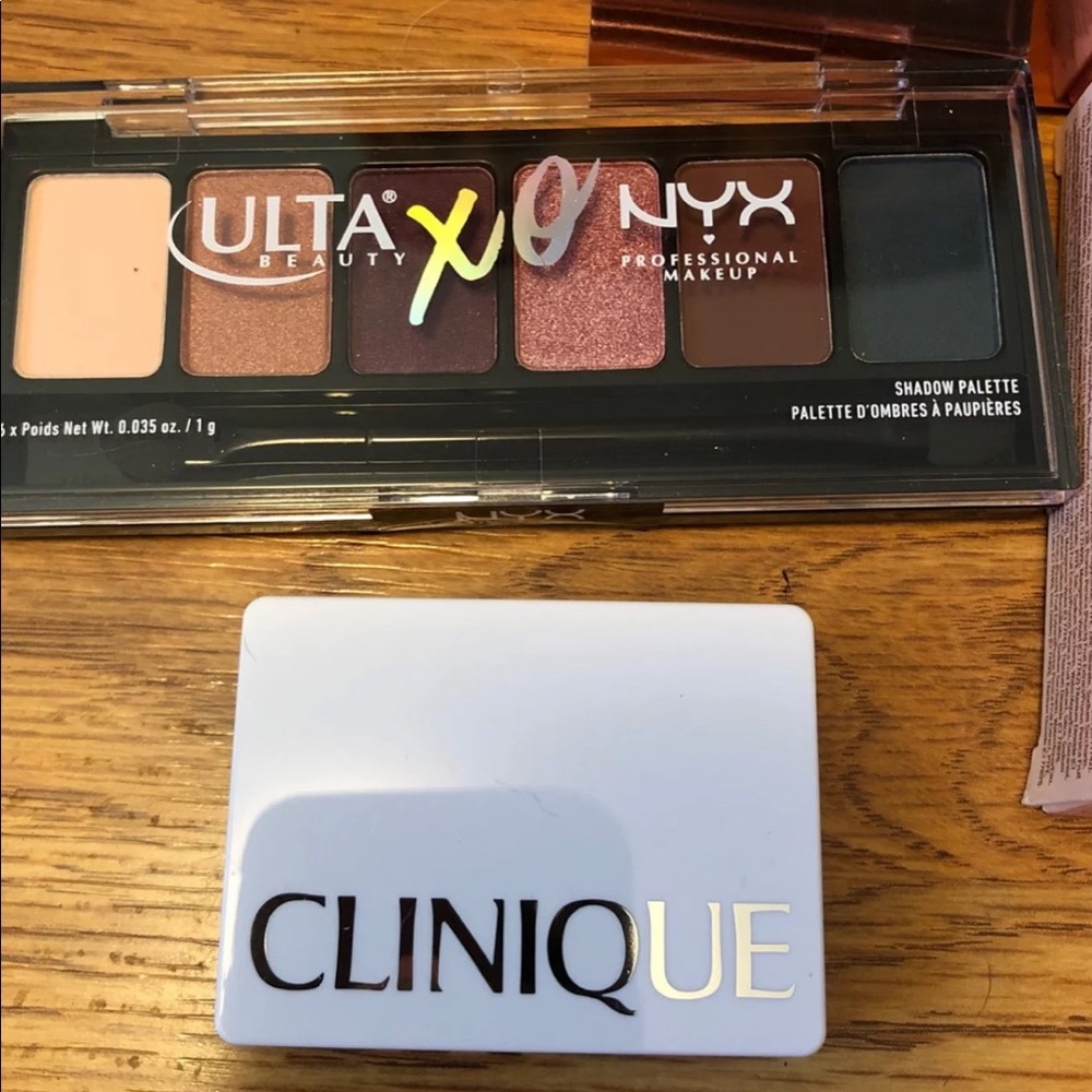 Makeup Lot - Picture 2 of 8